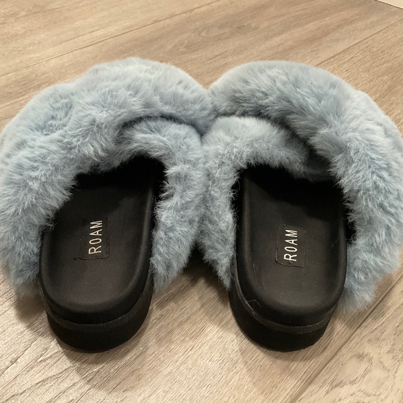 ROAM Cloud Slippers Icy Blue Faux Fur Size 11 EU 41 - Picture 4 of 11